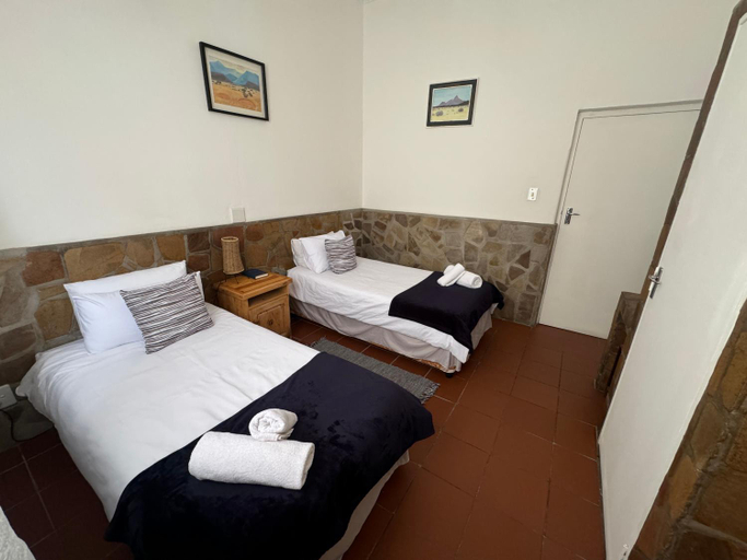 Others 2, Bahnhof Hotel Usakos, Karibib