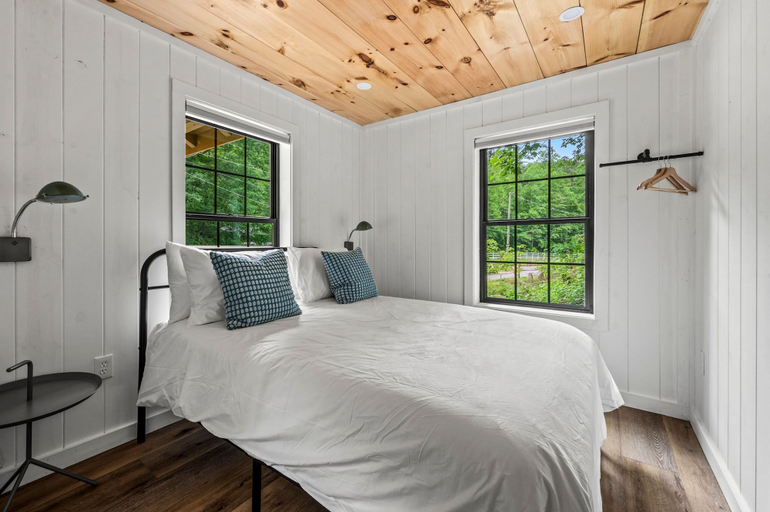 Room 3, 2bdrm Cabin 4 Gburg Pet Friendly Firepit Games, Sevier
