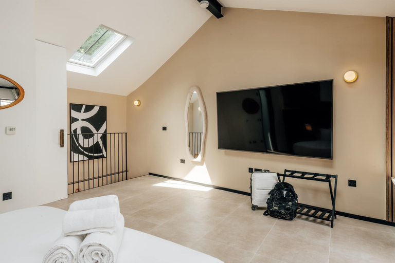 Room 5, The Primrose Mews in Greater London, London