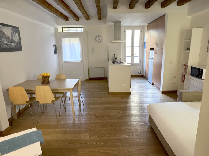 Others 5, 1-bed Flat Near The Duomo, Milano