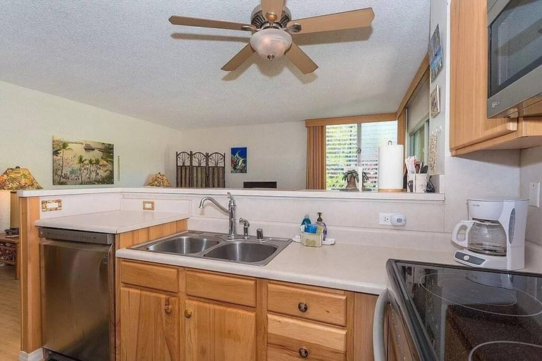 Room 3, Enjoy the Sunset Ocean Front 1BR Apt-pool On-site, Hawaii
