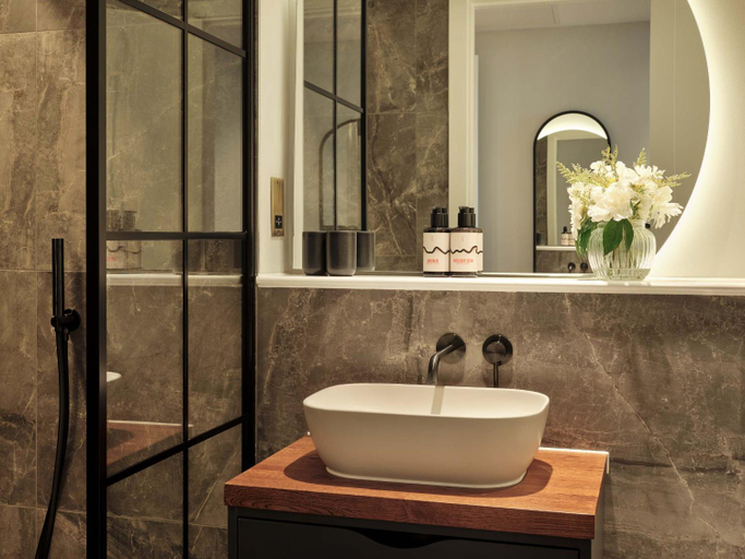 Bathroom 4, Escapade Silverstone, Northamptonshire