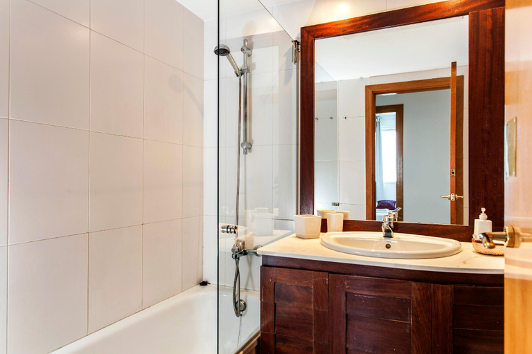 Bathroom 3, 1410 - Front Beach Apartment, Barcelona