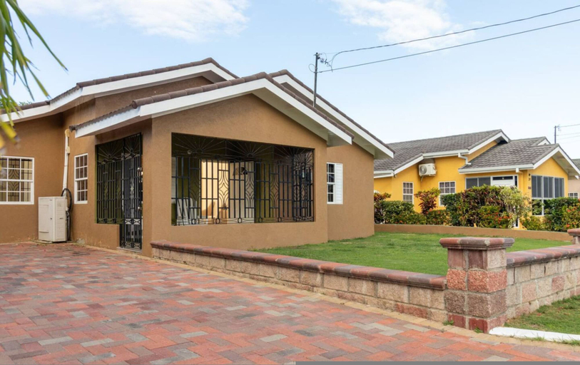 Room 5, Private Pool Draxhall Gated Gym Tennis Full AC