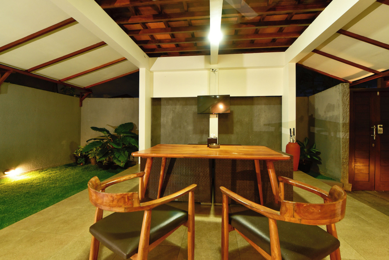 Dining Room 8