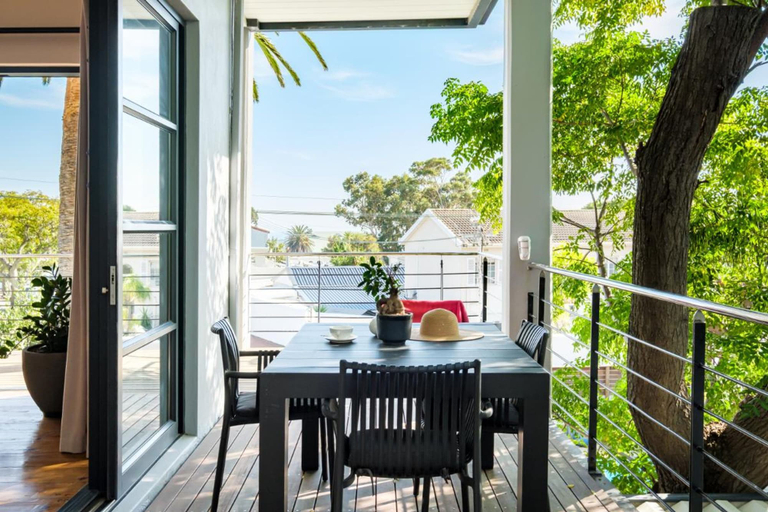Room 1, 2bed Apt 5min Walk From Camps Bay Central Escape, City of Cape Town