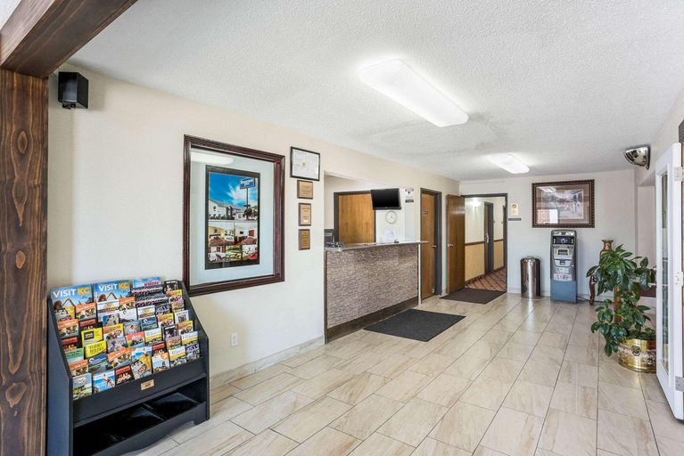 Public Area 2, Rodeway Inn Cedar Rapids Westdale, Linn