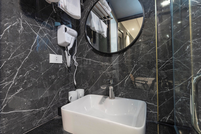 Bathroom 4, Madelise Hanoi View Hotel, Đống Đa