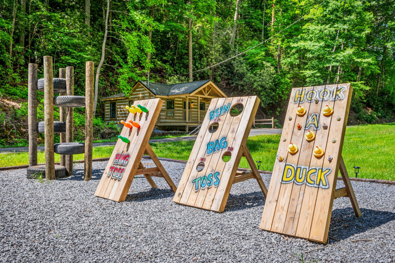 Room 5, 2bdrm Cabin 2 Gburg Pet Friendly Fire Pit Game, Sevier