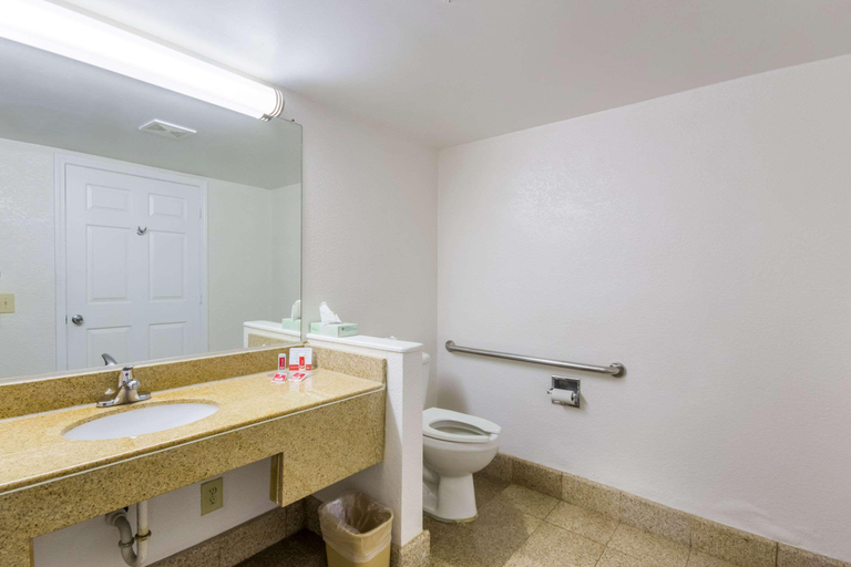 Bathroom 5, Econo Lodge Little Creek, Norfolk