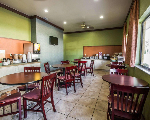 Food & Drinks 5, Quality Inn near Blue Spring, Volusia