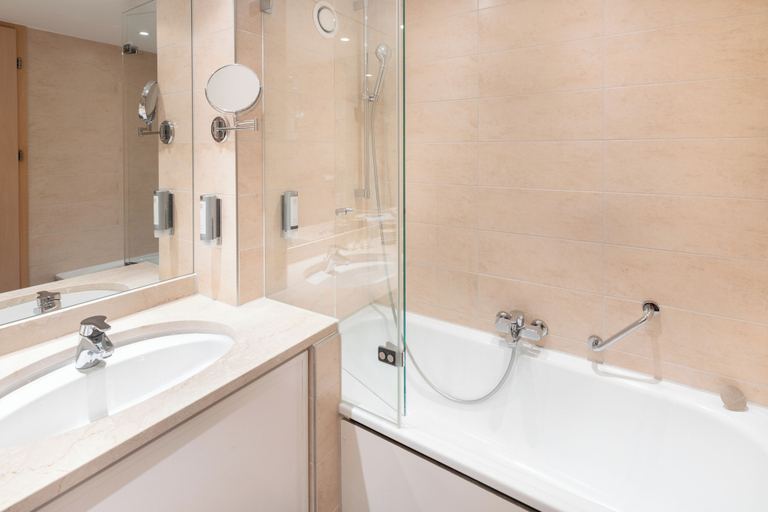 Bathroom 4, Garner Hotel ERLANGEN S�D by IHG, Erlangen