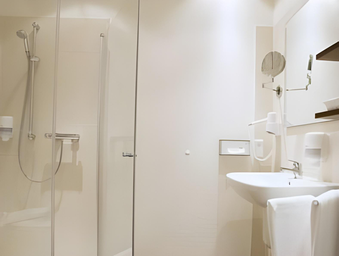 Bathroom 2, Hotel Meiners, Oldenburg