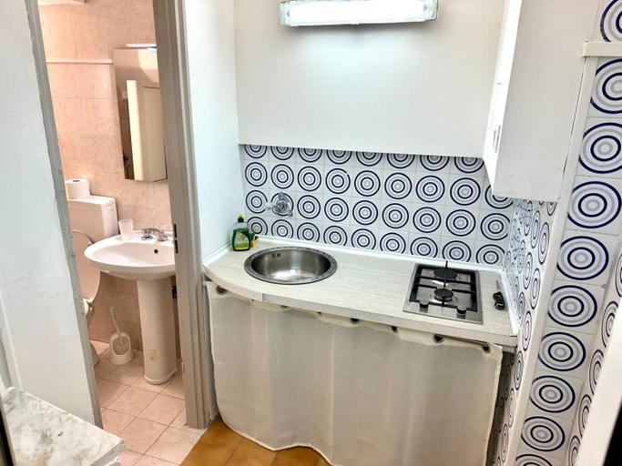 Bathroom 2, Brezza Marina Apartments, Messina