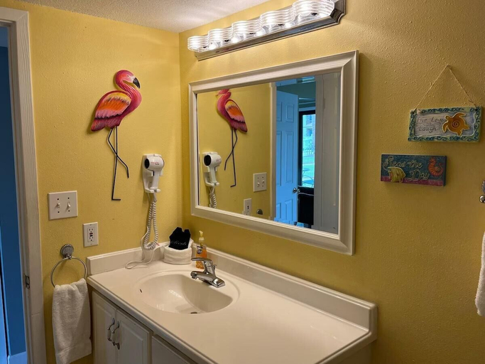 Bathroom 4, Blue Surf 22, Walton