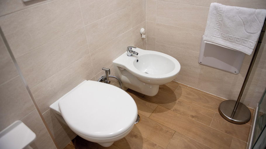 Bathroom 4, Lovely Rooms by Rentbeat, Roma