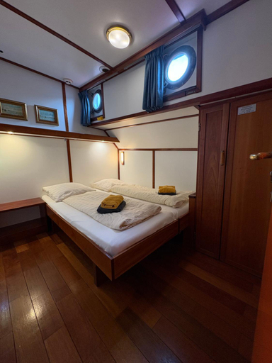 Bedroom 4, Hotelboot Zwaan, Amsterdam