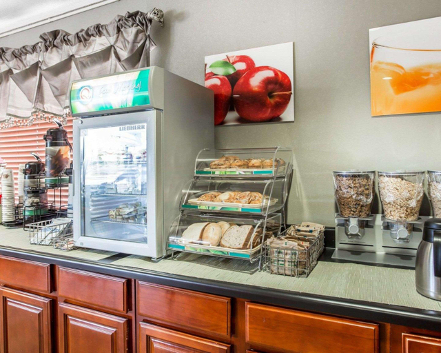 Food & Drinks 4, Quality Inn Marietta Near Dobbins Arb, Cobb