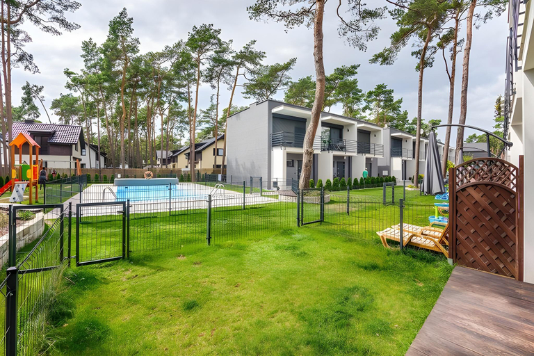 Others 5, story holiday home with a garden and a pool, Kamień