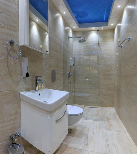 Bathroom 3, Hotel Maksim
