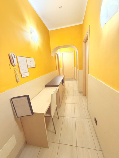 Bedroom 2, Hola Roma, Rome