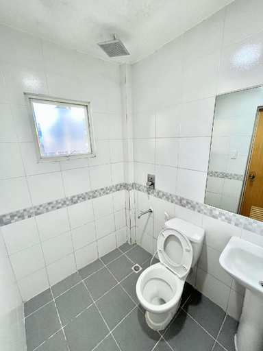 Bathroom 5, CUBE Hostel NAIA, Parañaque