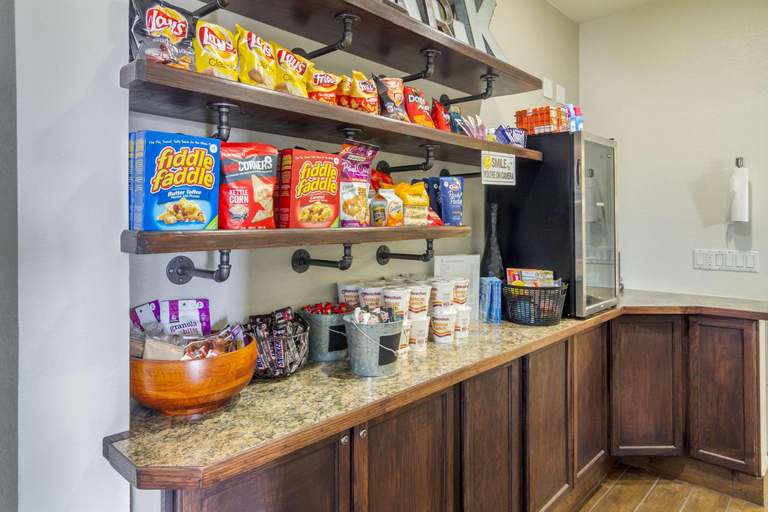 Food & Drinks 5, Comfort Inn Sterling, Logan