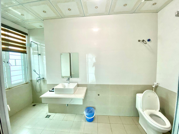 Bathroom 5, Royal Hotel Que Vo, Quế Võ
