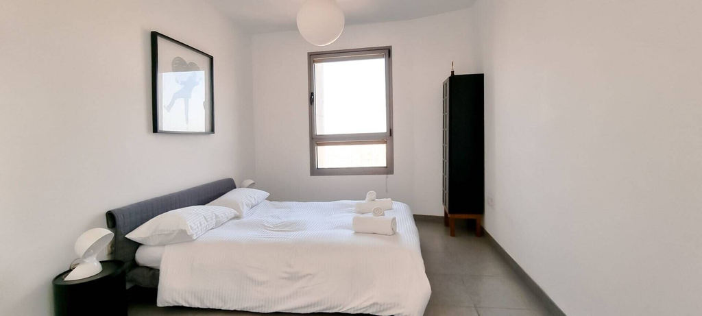 Others 5, Rouge Eilat