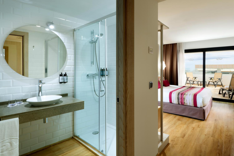 Bathroom 5, Grand Palladium White Island Resort & Spa - All Inclusive, Baleares