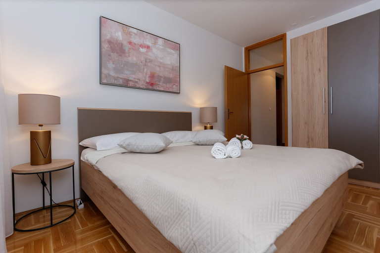 Others 3, Trogir Stylish Apartment With Balcony and Sea View, Trogir