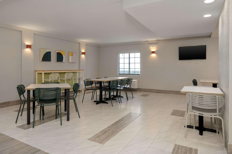 Food & Drinks 5, Spark By Hilton Rock Springs, Sweetwater