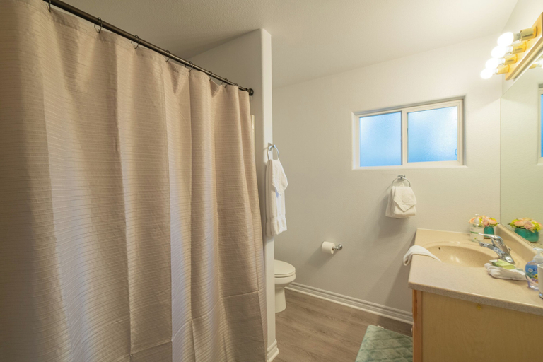 Bathroom 3, Brown Bear Lodge, San Bernardino
