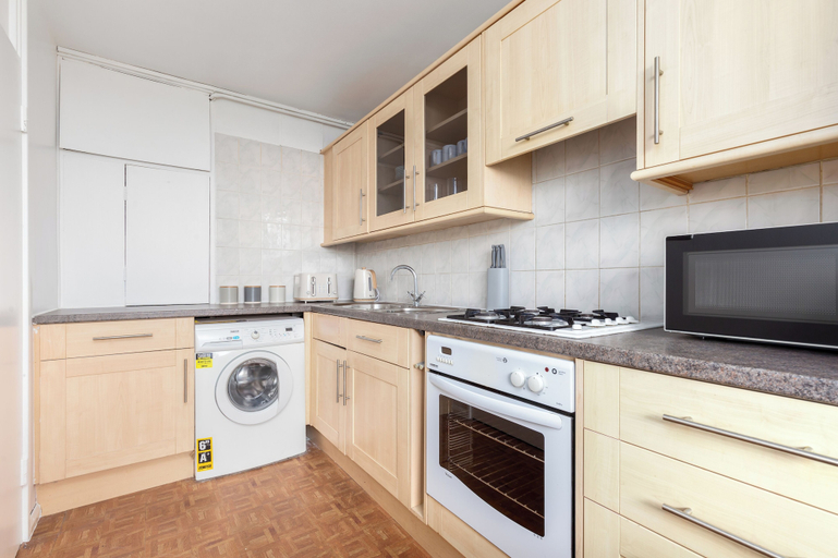 Others 5, Gorgeous 2 Bed Apartment near London Bridge, London