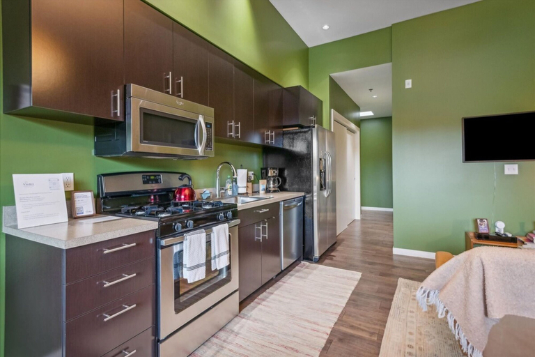 Room 3, Hazelnut Suite - 204, Multnomah