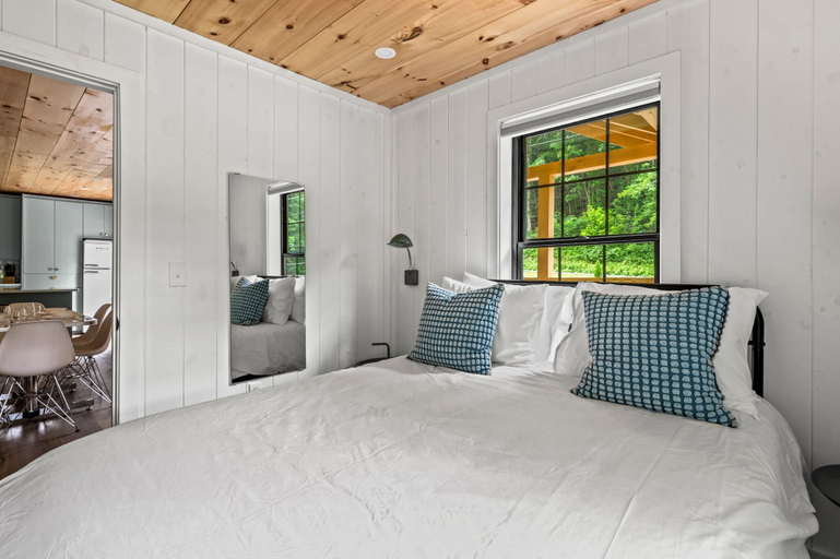 Room 5, 2bdrm Cabin 4 Gburg Pet Friendly Firepit Games, Sevier