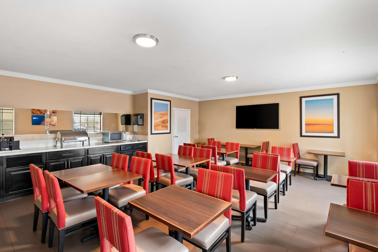 Food & Drinks 5, Comfort Inn Suites El Centro I 8, Imperial