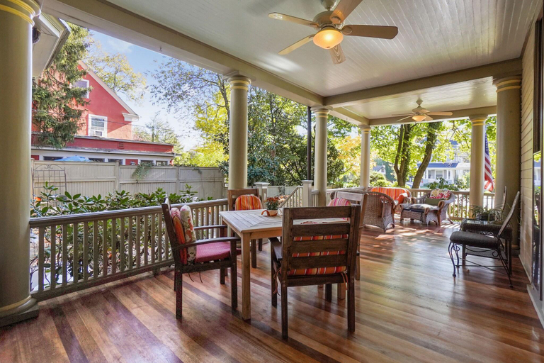 Food & Drinks 5, DeBary Inn, Union