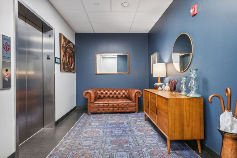 Room 2, Hazelnut Suite - 204, Multnomah