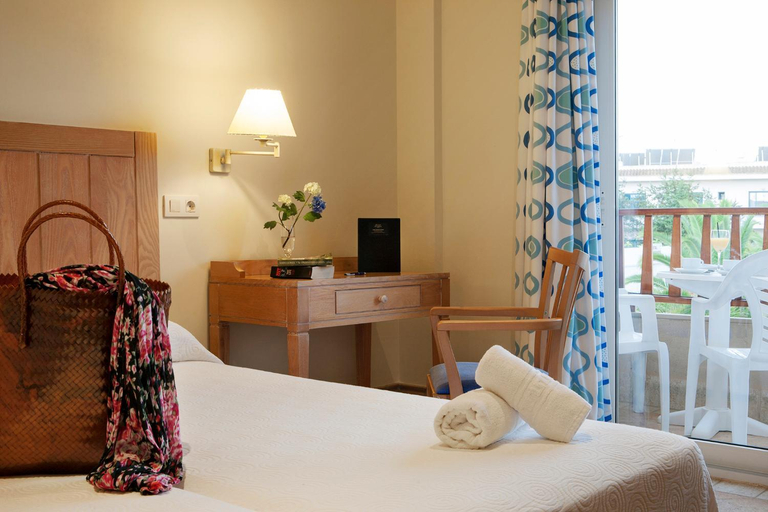 Bedroom 3, Hotel Voramar - Emar Hotels, Baleares