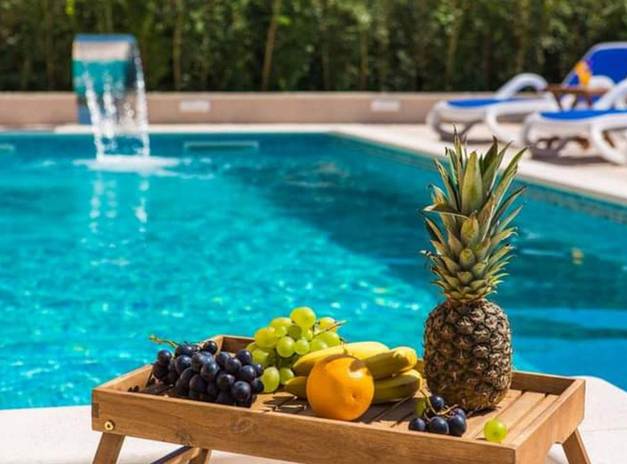 Food & Drinks 5, Kastel Luksic Scenic Villa With Pool, Kaštela
