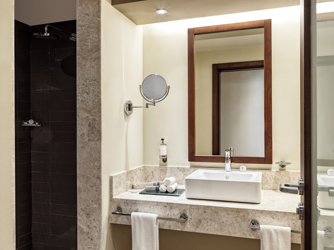 Bathroom 5, Fanar Hotel and Residences, Taqah