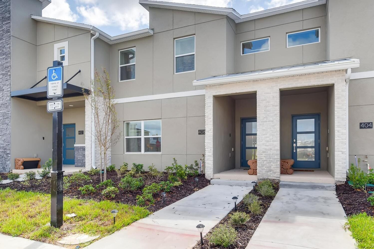 Others 2, 408 OC - Luxe 4BR Townhome Private Pool 11 Guests, Osceola