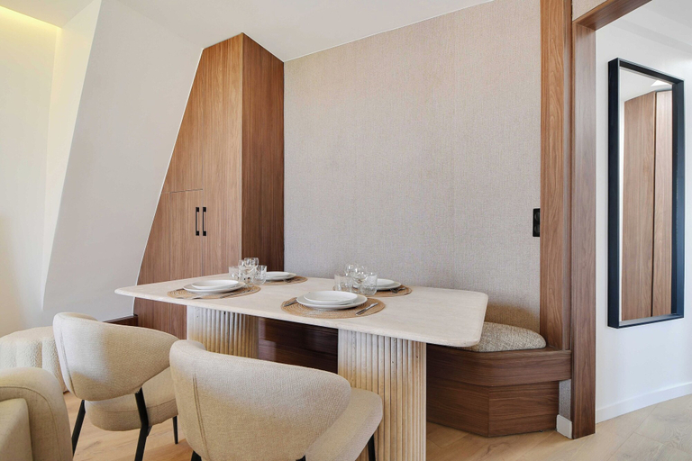 Dining 2, Modern Apt -1br/4p - View Eiffel Tower / Passy, Paris