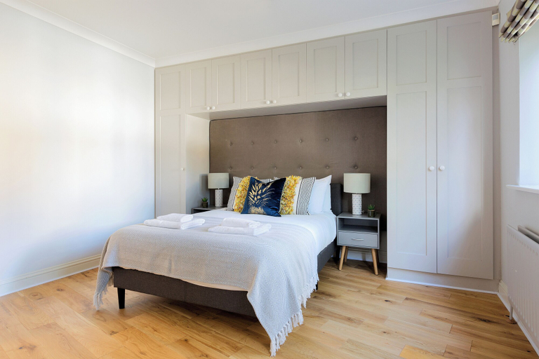 Bedroom 3, Comfortable 2 Bed Apartment by Tower Bridge, London