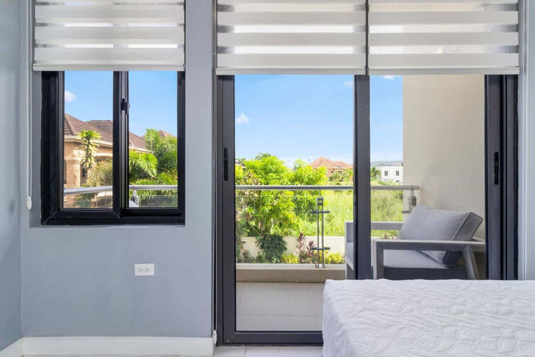 Room 3, Coastal Escape in Riviera Tower Isle Beach Nearby