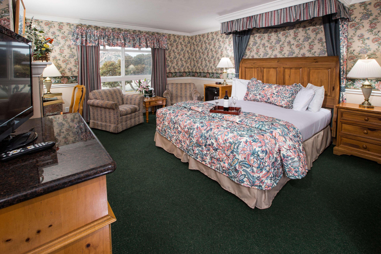 Bedroom 3, Ascot Suites, an Ascend Collection hotel, San Luis Obispo