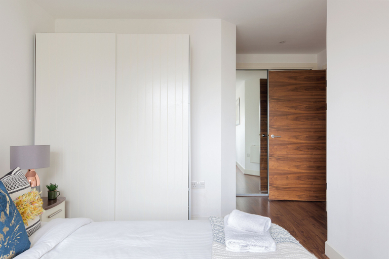 Bedroom 2, Sophisticated 2 Bed Flat with Balcony in Acton, London