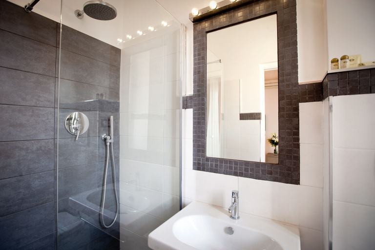 Bathroom, Castellani a San Pietro, Roma