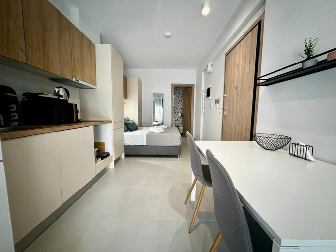 Others 5, Alki-House, Attica